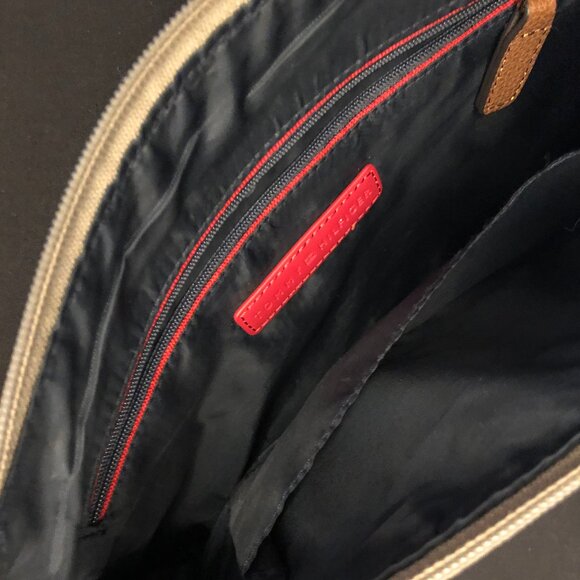 Tommy Hilfiger Monogram Crossbody Purse. - Picture 8 of 11